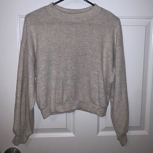 Women’s crew/ cropped sweater